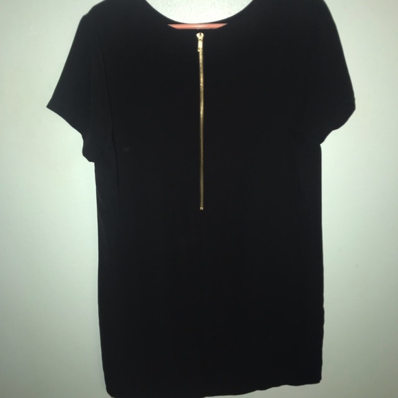 Black Lulus’s t shirt dress - Picture 2 of 3